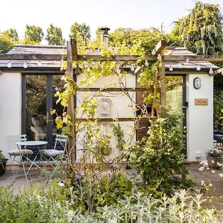 The Lodge - A Tranquil Escape Atworth 외부 사진