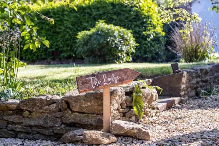The Lodge - A Tranquil Escape Atworth 외부 사진