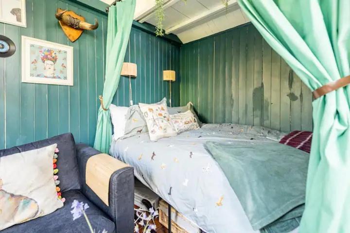 The Lodge - A Tranquil Escape Atworth 외부 사진